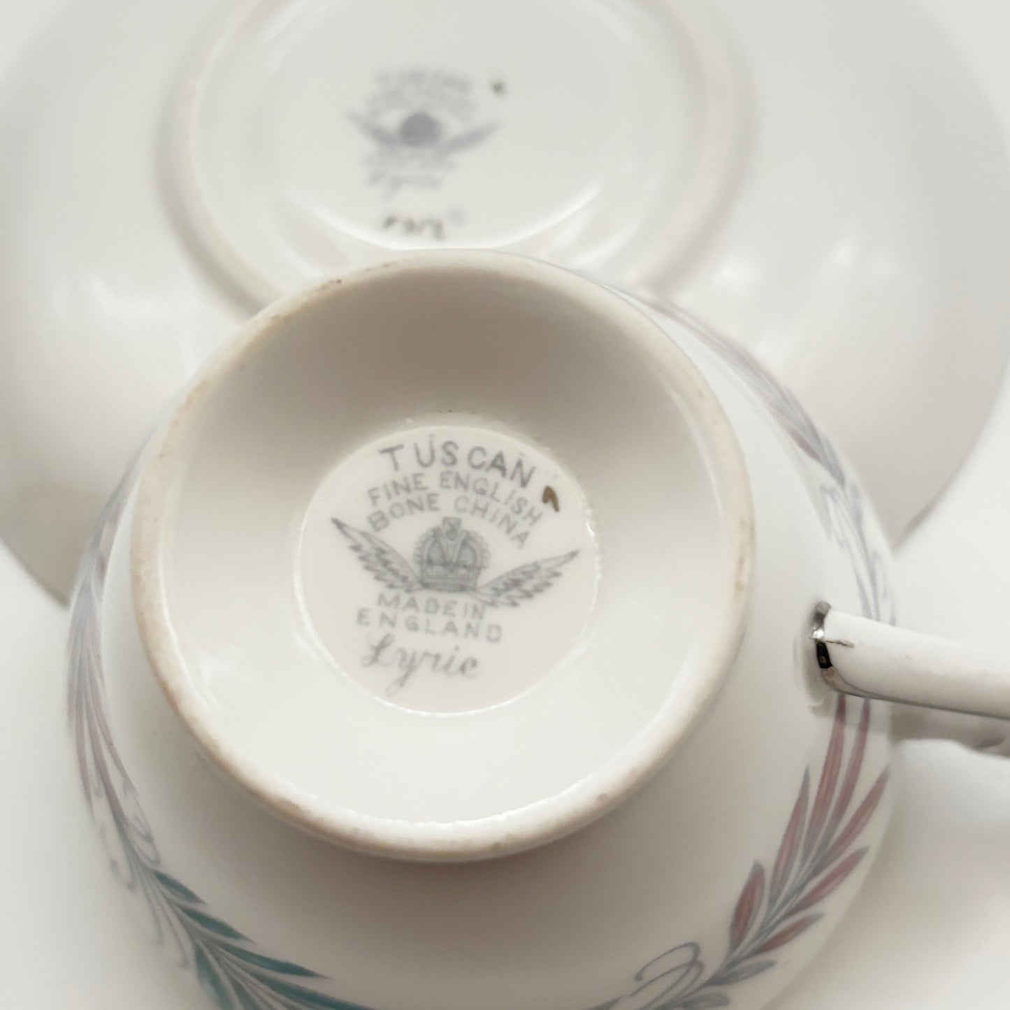 Tuscan Lyric 5-Piece Fine Bone China Dinnerware Set – A Collector’s Classic