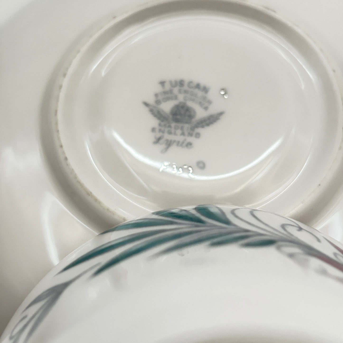 Tuscan Lyric 5-Piece Fine Bone China Dinnerware Set – A Collector’s Classic