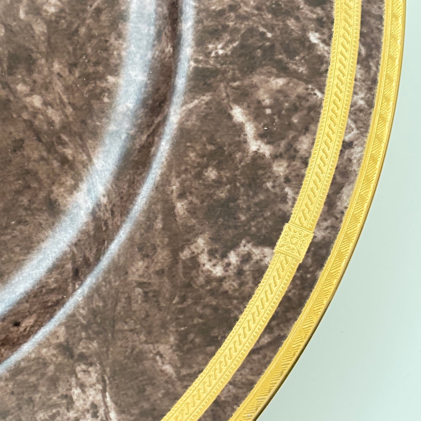 The Mikasa Fine China L2222 Mahogany Florentine Round Chop Plate Japan 12"