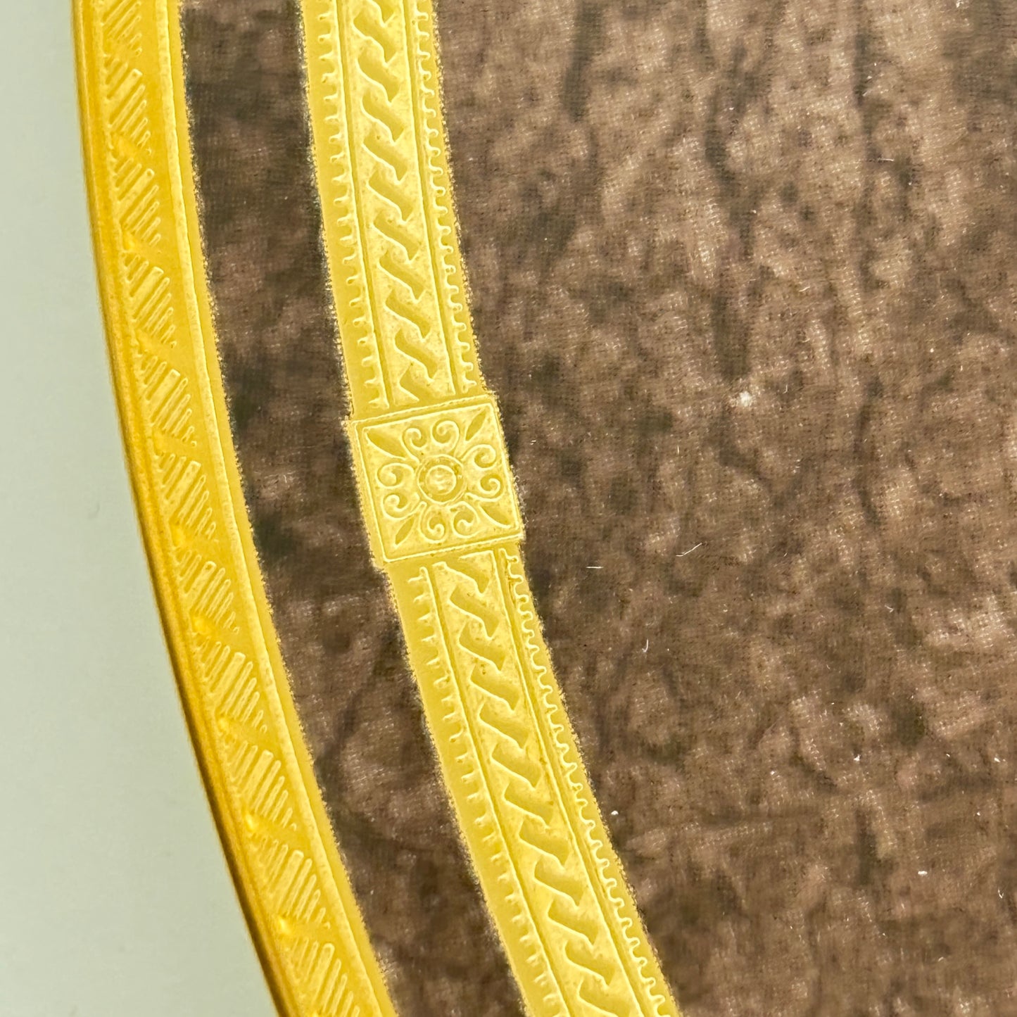 The Mikasa Fine China L2222 Mahogany Florentine Round Chop Plate Japan 12"