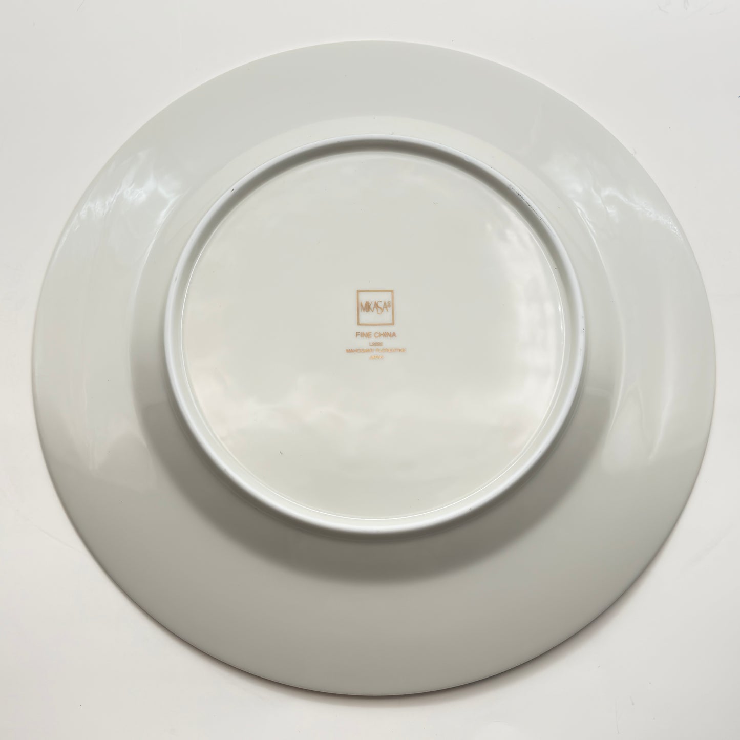 The Mikasa Fine China L2222 Mahogany Florentine Round Chop Plate Japan 12"