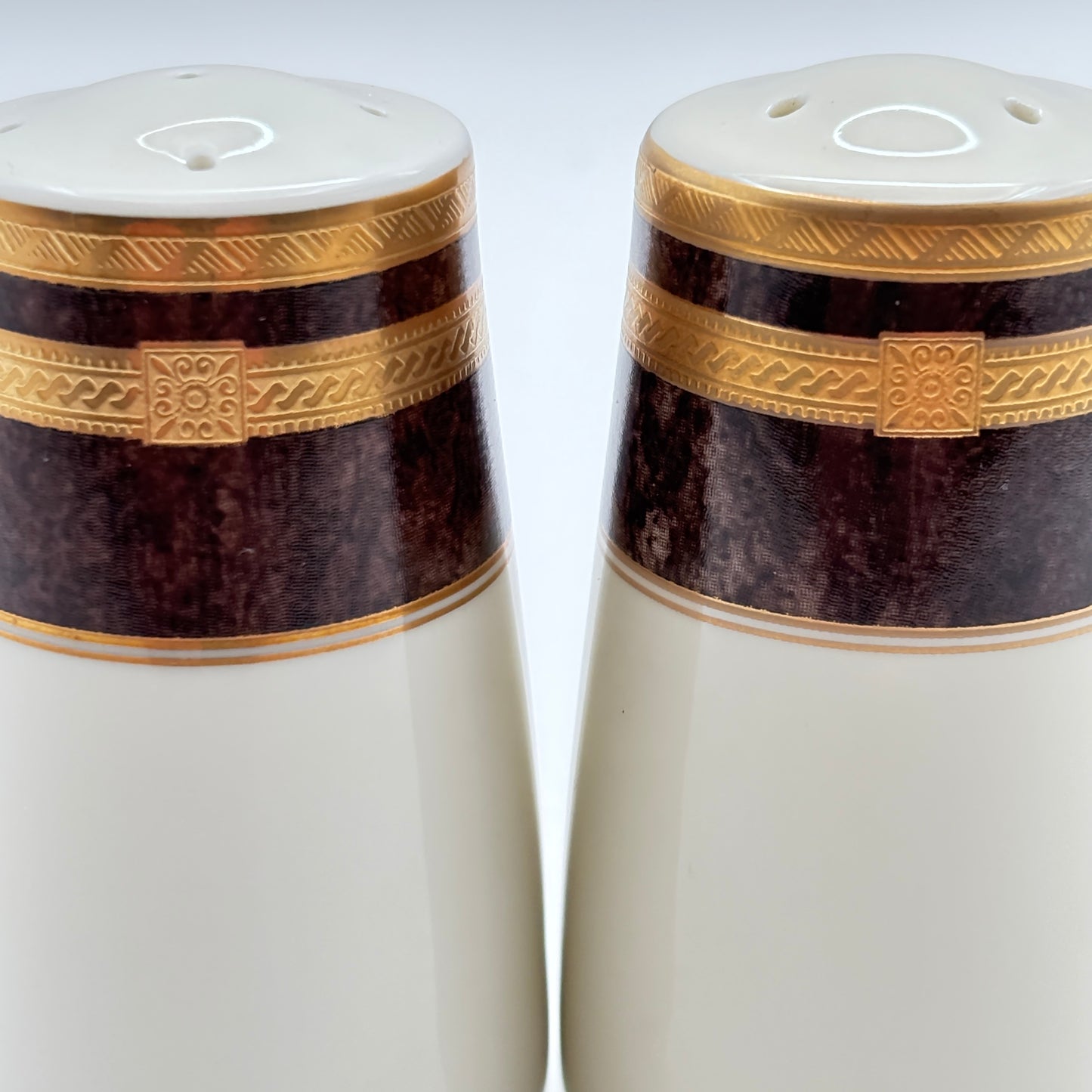Mikasa Florentine Mahogany Salt and Pepper Set L2222 Japan.
