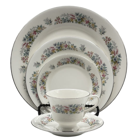 Wedgwood Aspen R4542 5-Piece Bone China Dinner Set – Made in England